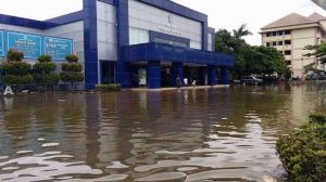 Satpas SIM Polda di Daan Mogot terendam banjir Sabtu (3/1/2020)
