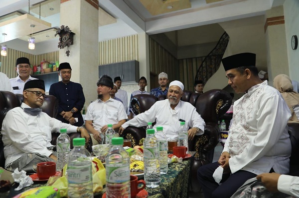 Ahmad Muzani dengan didampingi sejumlah anggota DPR dan DPP Gerindra bersilaturahmi ke sejumlah pesantren di Jawa Timur