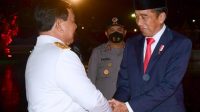 Momen kebersamaan Menteri Pertahanan, Prabowo Subianto dengan Presiden Joko Widodo di acara parade senja peringatan HUT TNI ke-77 di Kementerian Pertahanan (4/10/2022) - SUARAPANTAU.COM