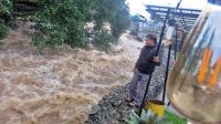 Banjir Kampung Melayu Hingga 1 Meter Akibat Luapan Kali Ciliwung