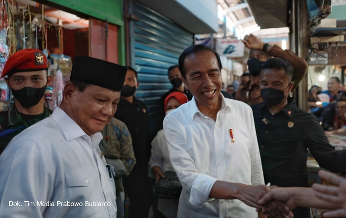 Jokowi-Prabowo Blusukan ke Pasar Kebumen Dialog Bersama Pedagang