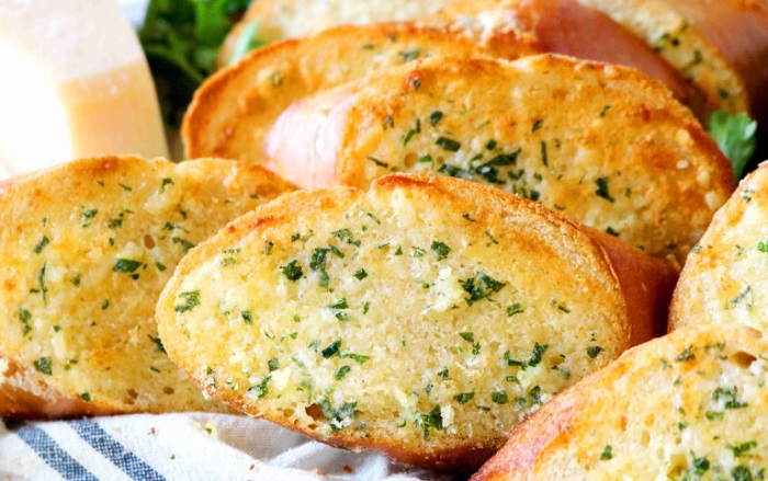 Garlic Bread, Hidangan Klasik yang Tetap Populer di Dunia